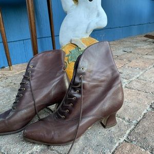 Brown leather Nine West Boots